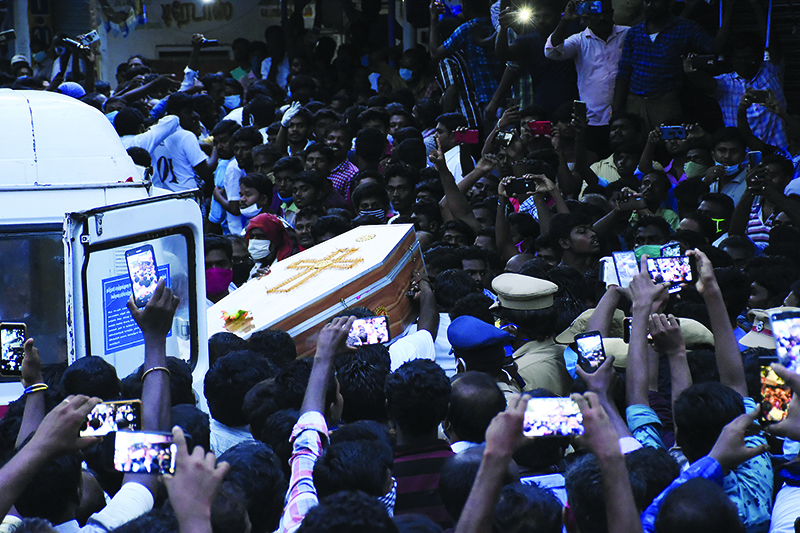 SATHANKULAM, India: In this picture taken on June 26, 2020, residents gather as they carry the coffin of Jayaraj and his son Bennicks in Thoothukudi district of Tamil Nadu. — AFP
