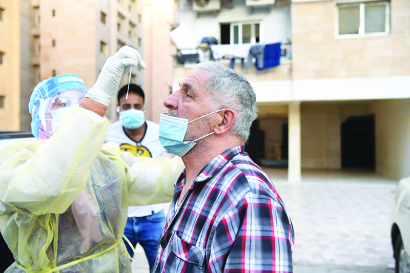 KUWAIT: Health Ministry workers conduct random field testing for the novel coronavirus (COVID-19) for Hawally residents on Sunday. —Photos by Yasser Al-Zayyat