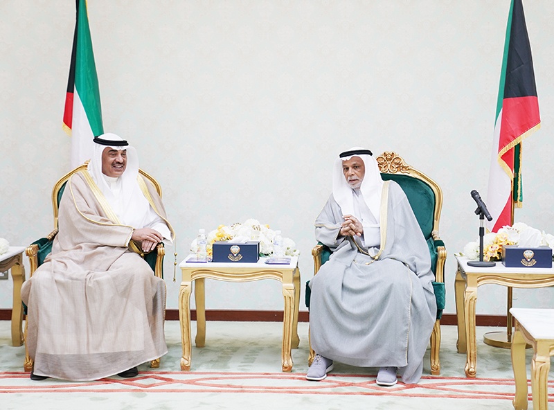 KUWAIT: HH the Prime Minister Sheikh Sabah Al-Khaled Al-Hamad Al-Sabah meets President of the Supreme Judicial Council Yousef Al-Mutawa. —  KUNA