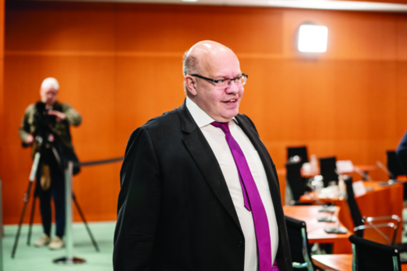 German Economy Minister Peter Altmaier arrives for the weekly cabinet meeting on July 15, 2020 in Berlin. (Photo by Michael Kappeler / POOL / AFP)