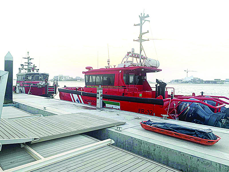 KUWAIT: Kuwait Fire Service Directorate (KFSD) boats are seen at the site where the victim’s body was retrieved.