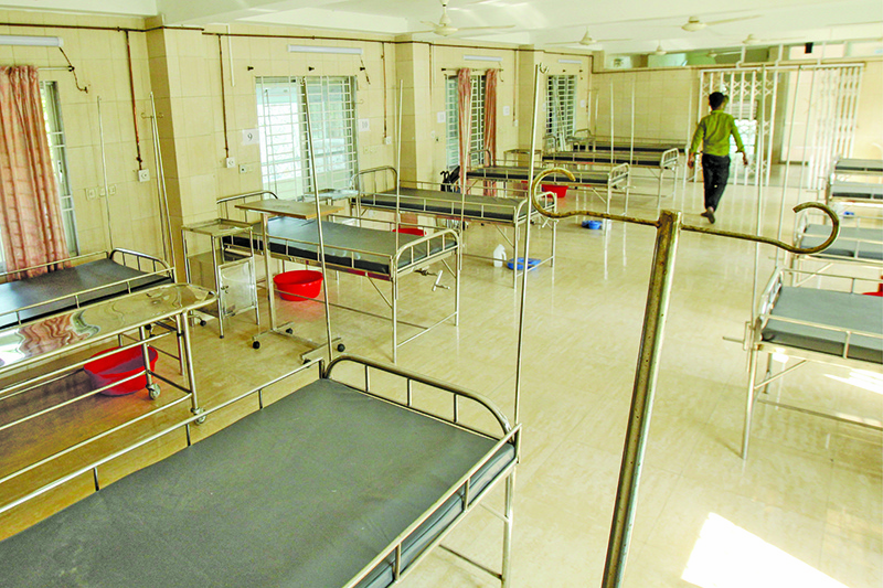 CHITTAGONG: Photo shows empty beds at a COVID-19 coronavirus ward in a hospital set up by Al Manahil Welfare Foundation Bangladesh in Chittagong. — AFP
