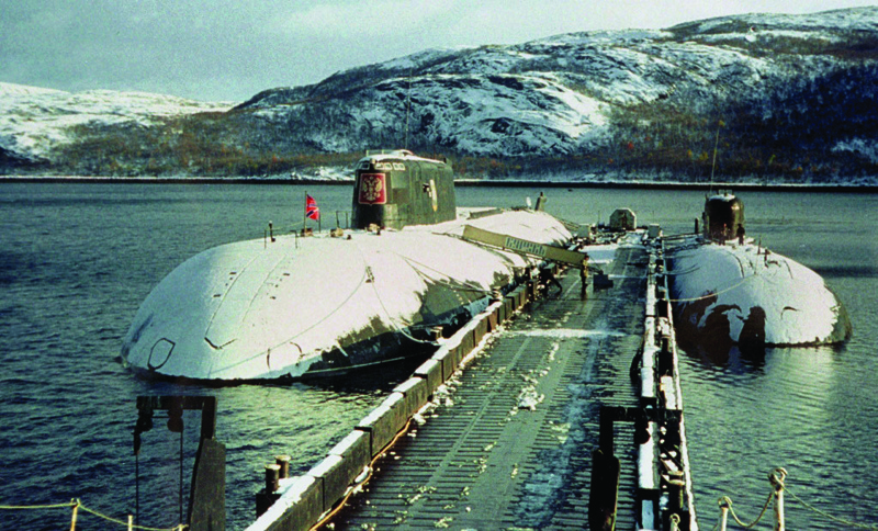 (FILES) This file photo taken in winter 2000 shows the Russian nuclear powered Kursk submarine (L) at its base in Vidyayevo. - On August 12, 2000, the accidental explosion of a torpedo caused the sinking of the nuclear submarine Kursk, flagship of the Russian Navy. (Photo by - / ITAR-TASS / AFP)