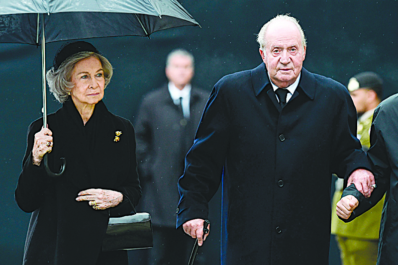 (FILES) In this file photo taken on May 04, 2019 Queen Sofia of Spain (L) and Spain¥s former King Juan Carlos I (R) arrive for the funeral ceremony of Jean d'Aviano, Grand Duke of Luxembourg in Luxembourg City. - Spain's former king Juan Carlos, who is under investigation for corruption, has announced he plans to go into exile, the royal palace said on August 3, 2020. (Photo by JOHN THYS / Belga / AFP) / Belgium OUT