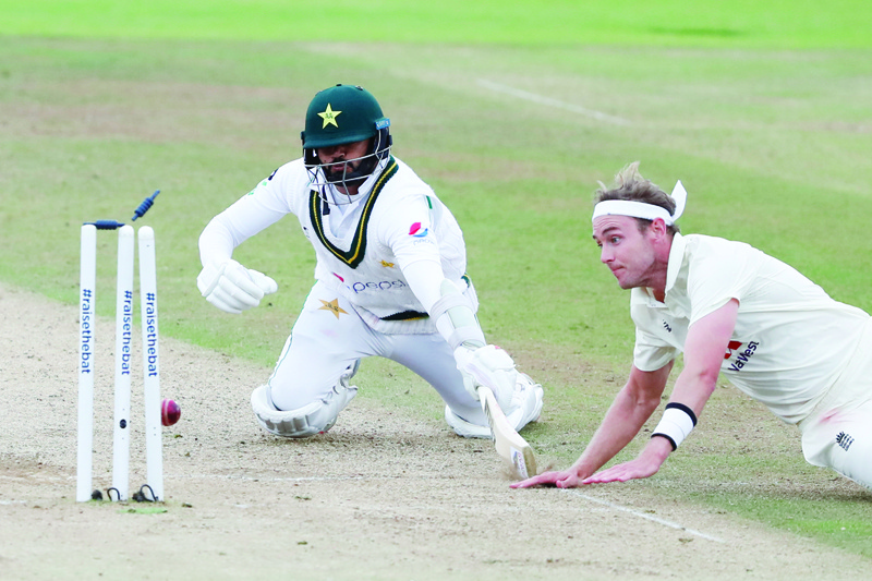 Pakistan's Azhar Ali (L) makes his ground to avoid the run out attempt by England's Stuart Broad (R) on the third day of the third Test cricket match between England and Pakistan at the Ageas Bowl in Southampton, southern England on August 23, 2020. (Photo by Alastair Grant / POOL / AFP) / RESTRICTED TO EDITORIAL USE. NO ASSOCIATION WITH DIRECT COMPETITOR OF SPONSOR, PARTNER, OR SUPPLIER OF THE ECB