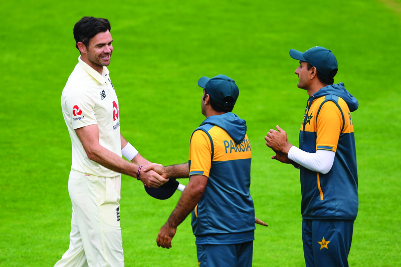 England's James Anderson (L) is congratulated by Pakistan players on reaching 600 test match wickets after play on the fifth day of the third Test cricket match between England and Pakistan at the Ageas Bowl in Southampton, southern England on August 25, 2020. (Photo by Mike Hewitt / POOL / AFP) / RESTRICTED TO EDITORIAL USE. NO ASSOCIATION WITH DIRECT COMPETITOR OF SPONSOR, PARTNER, OR SUPPLIER OF THE ECB