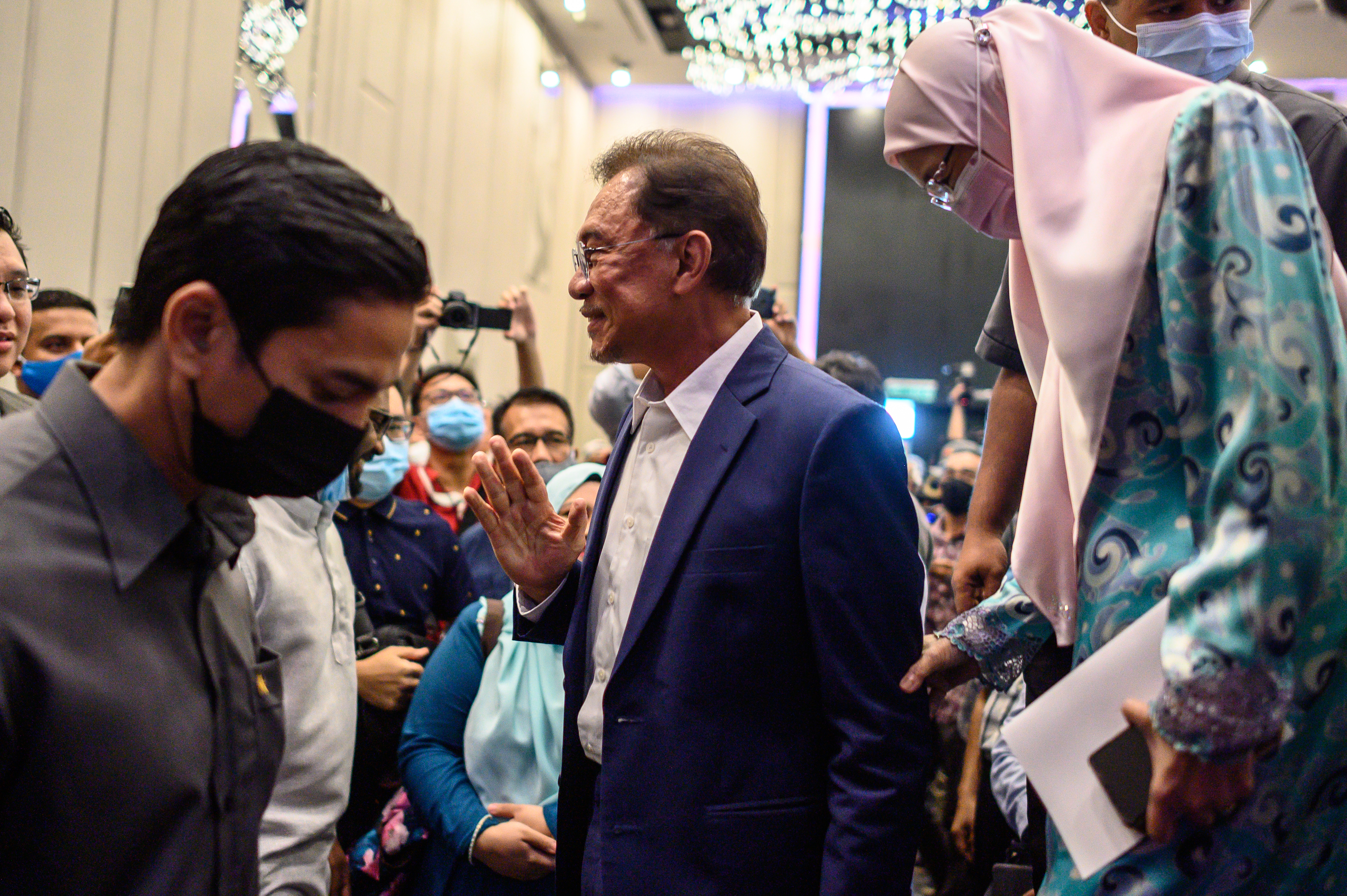 Malaysian opposition leader Anwar Ibrahim (C) and his wife Wan Azizah Wan Ismail (R) leave after a press conference at a hotel in Kuala Lumpur on September 23, 2020. (Photo by Mohd RASFAN / AFP)