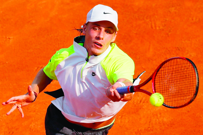 Denis Shapovalov of Canada plays a forehand to Guido Pella of Argentina on day two of the Internazionali BNL D'Italia ATP tour at Foro Italico on September 15, 2020 in Rome, Italy. (Photo by Clive Brunskill / POOL / AFP)