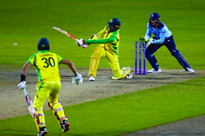 Australia's Mitchell Starc (C) scores the winning runs in the last over during the one-day international (ODI) cricket match between England and Australia at Old Trafford in Manchester on September 16, 2020. (Photo by JASON CAIRNDUFF / POOL / AFP) / RESTRICTED TO EDITORIAL USE. NO ASSOCIATION WITH DIRECT COMPETITOR OF SPONSOR, PARTNER, OR SUPPLIER OF THE ECB