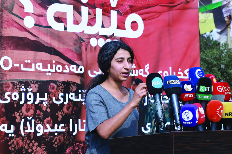 Iraqi visual artist Tara Abdallah speaks during the unveiling of an artwork on gender-based violence, in the city of Sulaimaniyah in Iraq's autonomous northern Kurdish region, on October 26, 2020. - Stretching over five kilometres on a major street in Sulaimaniyah, an artist in Iraqi Kurdistan unveiled an artwork of stitched clothes from women who survived domestic violence highlighting the rampant social problem. (Photo by Shwan MOHAMMED / AFP)