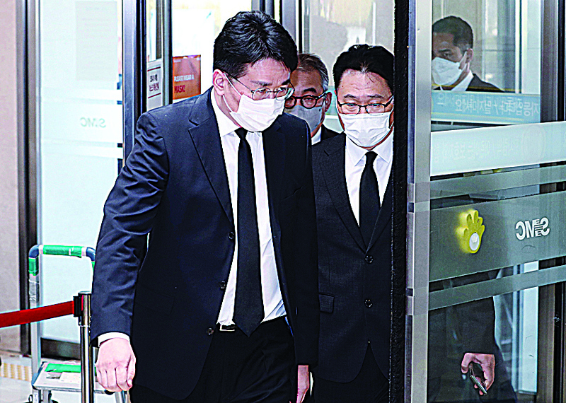 Korean Air chairman Cho Won-tae (front) arrives at a funeral hall to attend a mourning ritual for the late Samsung Electronics chairman Lee Kun-Hee at Samsung Medical Center in Seoul on October 26, 2020. (Photo by - / YONHAP / AFP) / - South Korea OUT / REPUBLIC OF KOREA OUT  NO ARCHIVES  RESTRICTED TO SUBSCRIPTION USE
