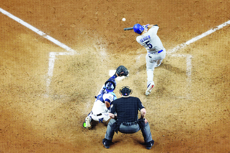 ARLINGTON, TEXAS - OCTOBER 23: Corey Seager #5 of the Los Angeles Dodgers hits a single against the Tampa Bay Rays during the ninth inning in Game Three of the 2020 MLB World Series at Globe Life Field on October 23, 2020 in Arlington, Texas.   Maxx Wolfson/Getty Images/AFPn== FOR NEWSPAPERS, INTERNET, TELCOS &amp; TELEVISION USE ONLY ==