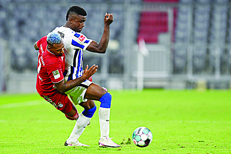 Hertha Berlin's Colombian forward Jhon Cordoba (R) and Bayern Munich's German defender Jerome Boateng vie for the ball during the German first division Bundesliga football match FC Bayern Munich vs Hertha Berlin on October 4, 2020 in Munich, southern Germany. (Photo by CHRISTOF STACHE / AFP) / DFL REGULATIONS PROHIBIT ANY USE OF PHOTOGRAPHS AS IMAGE SEQUENCES AND/OR QUASI-VIDEO
