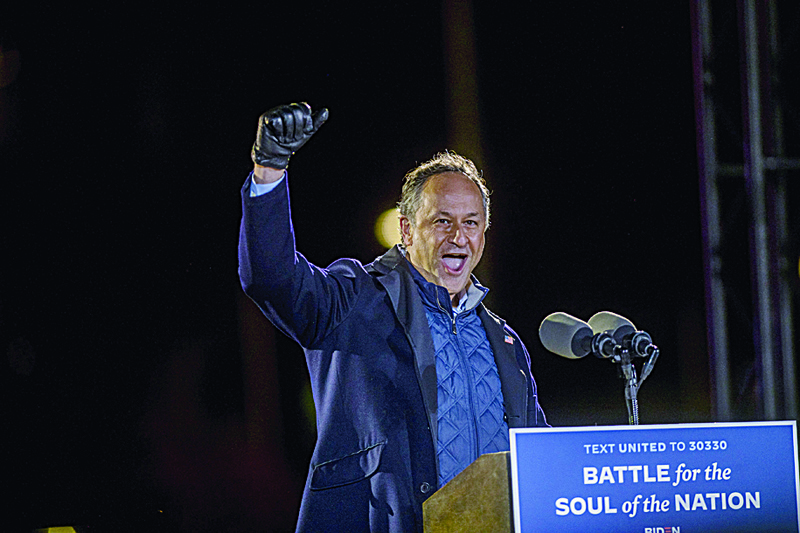 PHILADELPHIA, PA - NOVEMBER 02: Douglas Emhoff, husband to Democratic vice presidential nominee Sen. Kamala Harris (D-CA), speaks during a drive-in election eve rally on November 2, 2020 in Philadelphia, Pennsylvania. Democratic presidential nominee Joe Biden, who is originally from Scranton, Pennsylvania, remains ahead of President Donald Trump by about six points, according to a recent polling average. With the election tomorrow, Trump held four rallies across Pennsylvania over the weekend, as he vies to recapture the Keystone State's vital 20 electoral votes. In 2016, he carried Pennsylvania by only 44,292 votes out of more than 6 million cast, less than a 1 percent differential, becoming the first Republican to claim victory here since 1988.   Mark Makela/Getty Images/AFPn== FOR NEWSPAPERS, INTERNET, TELCOS &amp; TELEVISION USE ONLY ==