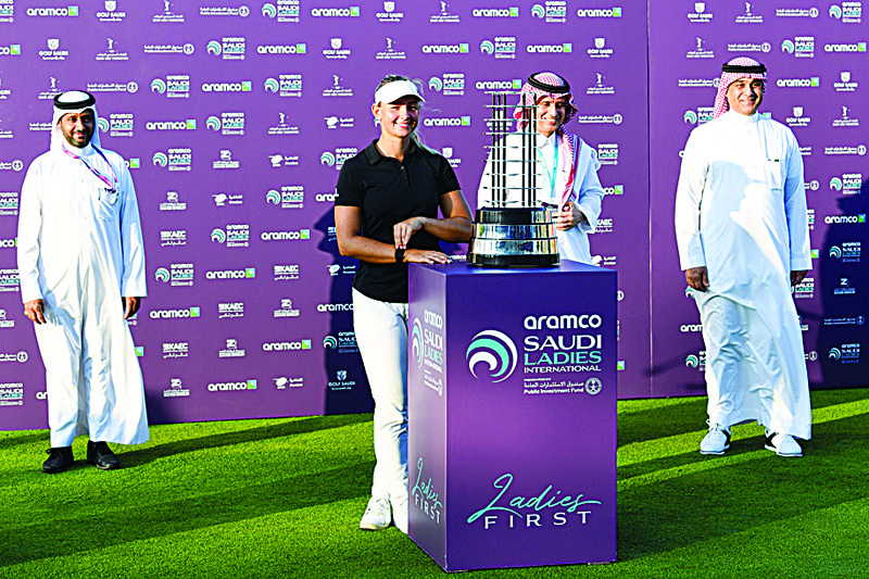 Danish golfer Emily Kristine Pedersen (C) poses next to the trophy after winning the Saudi Ladies International golf tournament on November 15, 2020, at the King Abdullah Economic City, north of Jeddah. (Photo by Amer HILABI / AFP)