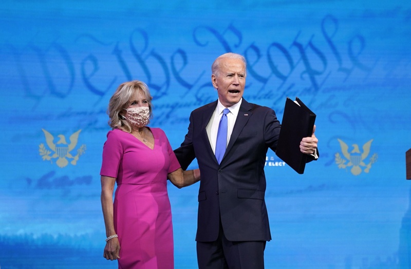 WILMINGTON, DELAWARE - DECEMBER 14: U.S. President-elect Joe Biden (R) embraces his wife Dr. Jill Biden after speaking about the Electoral College vote certification process at The Queen theater on December 14, 2020 in Wilmington, Delaware. On Monday, presidential electors of the Electoral College gathered in state capitals across the nation to cast their ballots for president and vice president. Their ballots will be formally counted during a joint session of Congress on January 6, 2021.   Drew Angerer/Getty Images/AFPn== FOR NEWSPAPERS, INTERNET, TELCOS &amp; TELEVISION USE ONLY ==