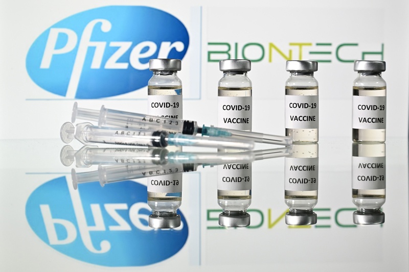 (FILES) In this file photo taken on November 17, 2020 An illustration picture shows vials with Covid-19 Vaccine stickers attached and syringes with the logo of US pharmaceutical company Pfizer and German partner BioNTech, on November 17, 2020. - Britain on December 2, 2020 became the first country to approve Pfizer-BioNTech's Covid-19 vaccine for general use and said it would be introduced next week. (Photo by JUSTIN TALLIS / AFP)