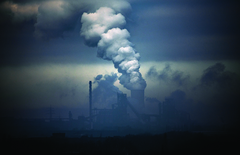 TO GO WITH AFP PACKAGE : Fifth anniversary of Paris Agreement on climate change -(FILES) This file photo taken on January 23, 2020 shows a plant of German industrial conglomerate ThyssenKrupp (foreground) and smoke from a coal-fired power station in Duisburg, western Germany. (Photo by INA FASSBENDER / AFP)
