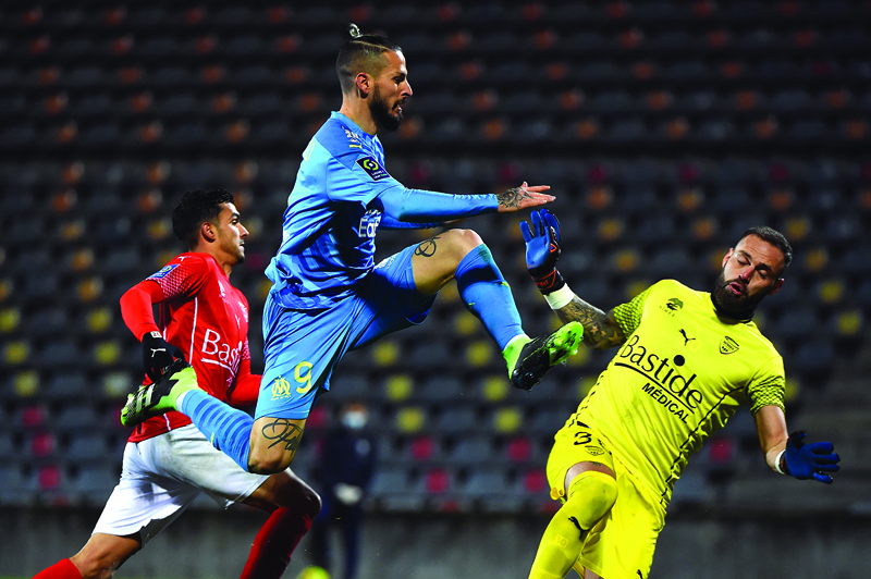 Marseille's Argentine forward Dario Benedetto (C) scores a goal during the French Ligue 1 football match between Nimes Olympique and Olympique de Marseille on December 4, 2020, at the Costieres stadium in Nimes, Southern France. (Photo by Sylvain THOMAS / AFP)
