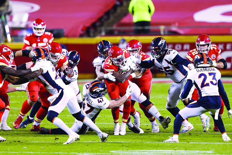 KANSAS CITY, MISSOURI - DECEMBER 06: Darrel Williams #31 of the Kansas City Chiefs rushes against Josey Jewell #47 of the Denver Broncos during the fourth quarter of a game at Arrowhead Stadium on December 06, 2020 in Kansas City, Missouri.   Jamie Squire/Getty Images/AFP