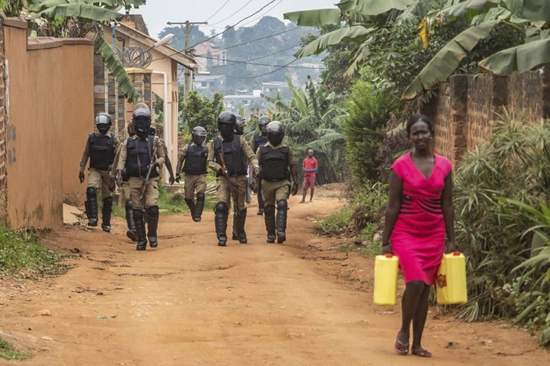 MAGERE, Ugandan: Security forces are seen near the house of Presidential candidate Robert Kyagulanyi, also known as Bobi Wine, in Magere, Uganda, yesterday ahead of Uganda's election results announcement. -AFPn