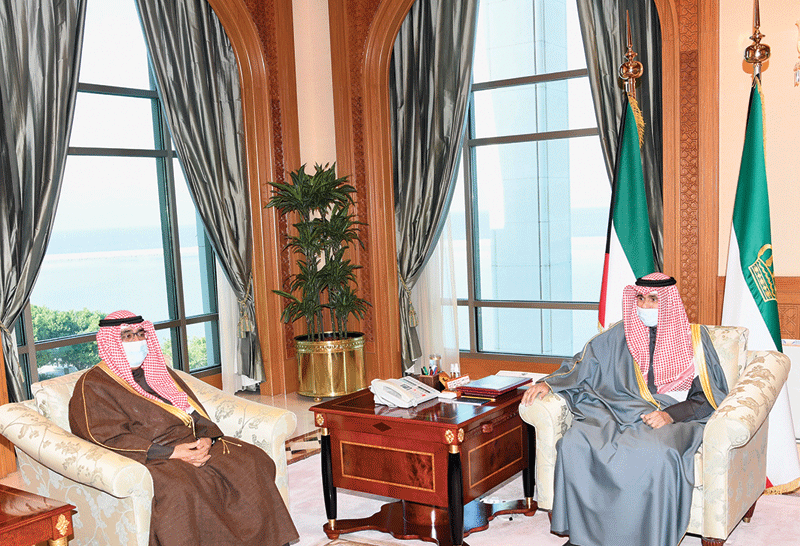 KUWAIT: His Highness the Amir Sheikh Nawaf Al-Ahmad Al-Jaber Al-Sabah meets His Highness the Crown Prince Sheikh Mishal Al-Ahmad Al-Jaber Al-Sabah. - Amiri Diwan and KUNA photosn