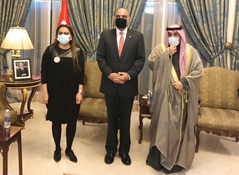 AMMAN: Jordanian Prime Minister Dr Bicher Al-Khasawneh meets with Kuwaiti Ambassador to Jordan Aziz Al-Daihani. - KUNAnnnnn