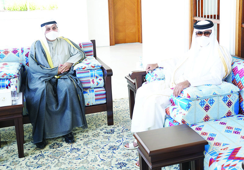 DOHA: Qatar's Amir Sheikh Tamim bin Hamad Al-Thani meets Kuwaiti Deputy Prime Minister and Minister of Defense Sheikh Hamad Jaber Al-Ali Al-Sabah. - KUNAn