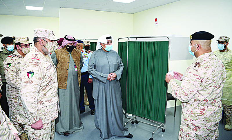 KUWAIT: Deputy Prime Minister and Minister of Defense Sheikh Hamad Al-Jaber Al-Ali Al-Sabah visits the headquarters of the ministry’s medical personnel. – Defense Ministry photosn
