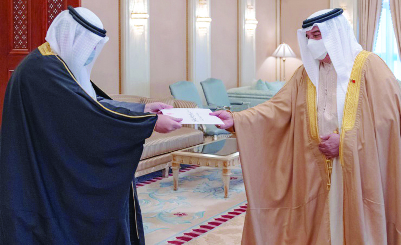 MANAMA: This handout photo released by the Bahrain News Agency (BNA) yesterday shows Kuwait's Foreign Minister Sheikh Dr Ahmad Nasser Al-Mohammad Al-Sabah handing over a letter from His Highness the Amir Sheikh Nawaf Al-Ahmad Al-Jaber Al-Sabah to Bahraini King Hamad bin Isa Al-Khalifah. - BNA and KUNA photosn