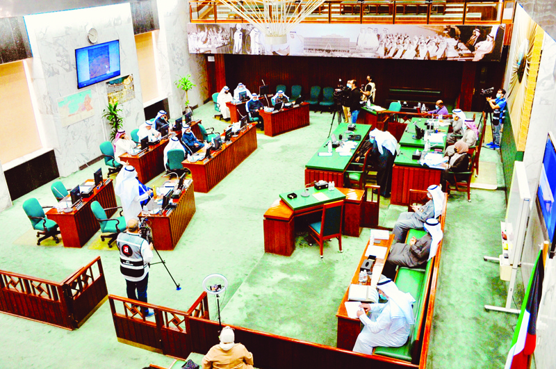 KUWAIT: Scenes from yesterday's Municipal Council session. - Photos by Fouad Al-Shaikhn
