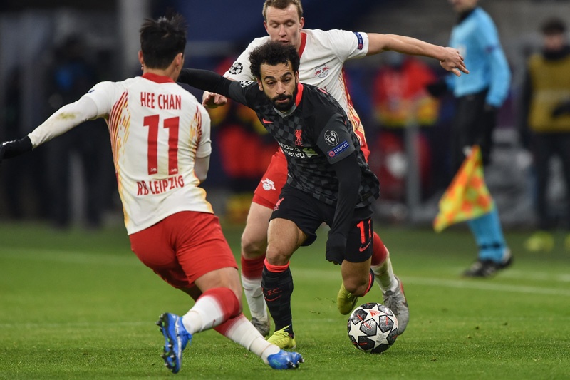 BUDAPEST: Liverpool's Egyptian midfielder Mohamed Salah (center) and Leipzig's Korean forward Hwang Hee-chan (left) vie for the ball during the UEFA Champions League round of 16 first leg football match between RB Leipzig and FC Liverpool at the Puskas Arena in Budapest on Tuesday. – AFPn