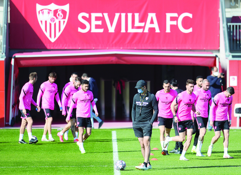 SEVILLA: Sevilla's Spanish coach Julen Lopetegui (center) arrives with his team for a training session at the Ciudad Deportiva Jose Ramon Cisneros Palacios training ground in the outskirts of Seville yesterday on the eve of the UEFA Champions League round of 16 first leg football match between Sevilla FC and Borussia Dortmund. - AFPn