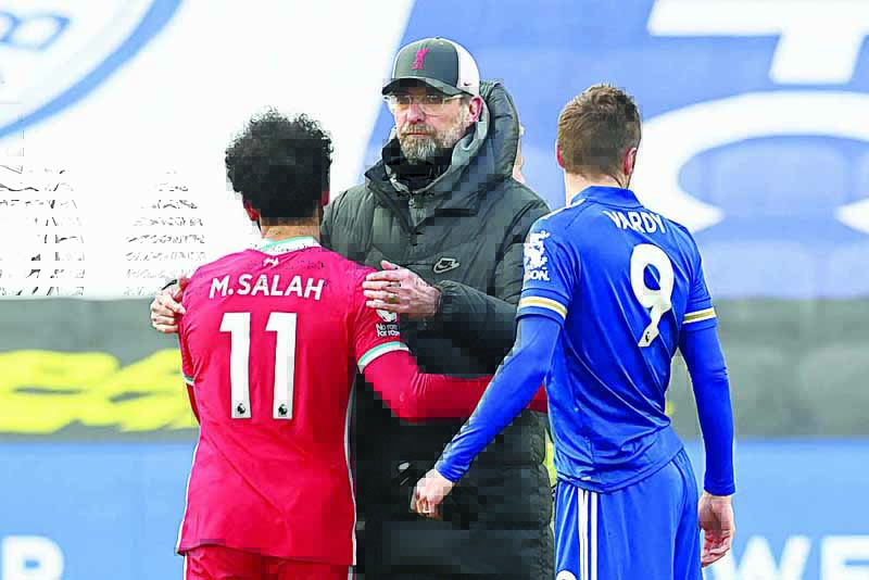 LEICESTER: Liverpool's German manager Jurgen Klopp (center) and Liverpool's Egyptian midfielder Mohamed Salah react at the final whistle during the English Premier League football match between Leicester City and Liverpool at King Power Stadium in Leicester, central England on February 13, 2021. -AFPn