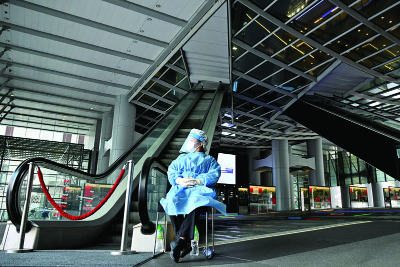 HONG KONG: A worker wearing PPE guards the entrance of HSBC bank main Hong Kong office after it was closed until further notice after three people tested positive for COVID-19 amid a recent wave of infections among the city's business and expatriate community in Hong Kong.-AFPn