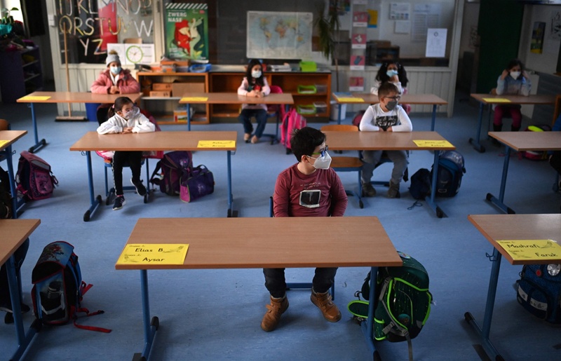 DORTMUND: In this photo taken on Feb 22, 2021, children wear facemasks as they attend lessons at the Petri primary school. – AFP nildren wear face masks as they attend school lessons at the Petri primary school in Dortmund, western Germany, amid the novel coronavirus COVID-19 pandemic. - Children who are 10 and younger produce more antibodies in response to coronavirus infection than adolescents and adults, a study showed March 22, 2021. (Photo by Ina FASSBENDER / AFP)
