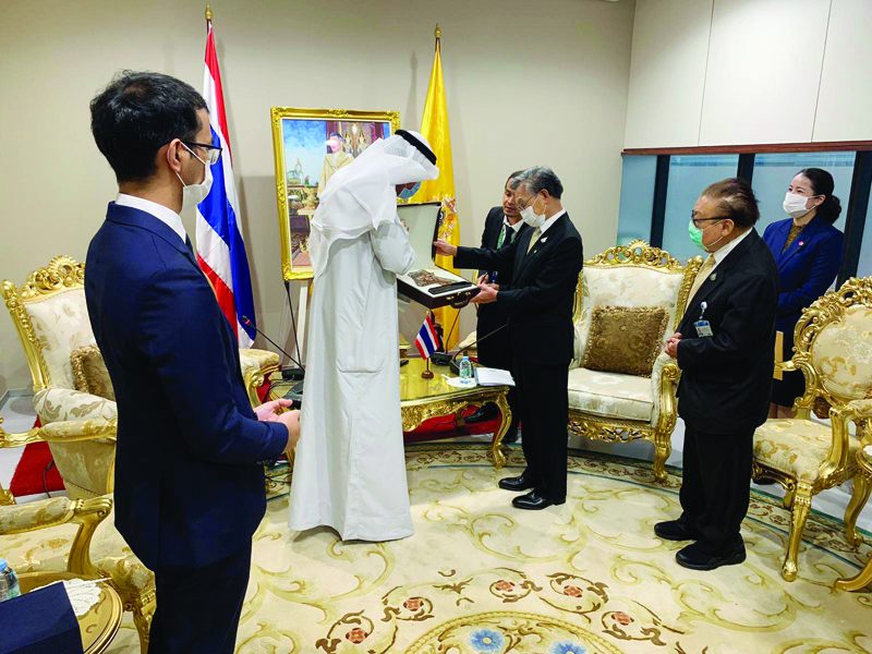 BANGKOK: Kuwaiti Ambassador to Thailand Mohammad Al-Failakawi meets with Thailand's Parliament Speaker Chuan Leekpai. – KUNAn