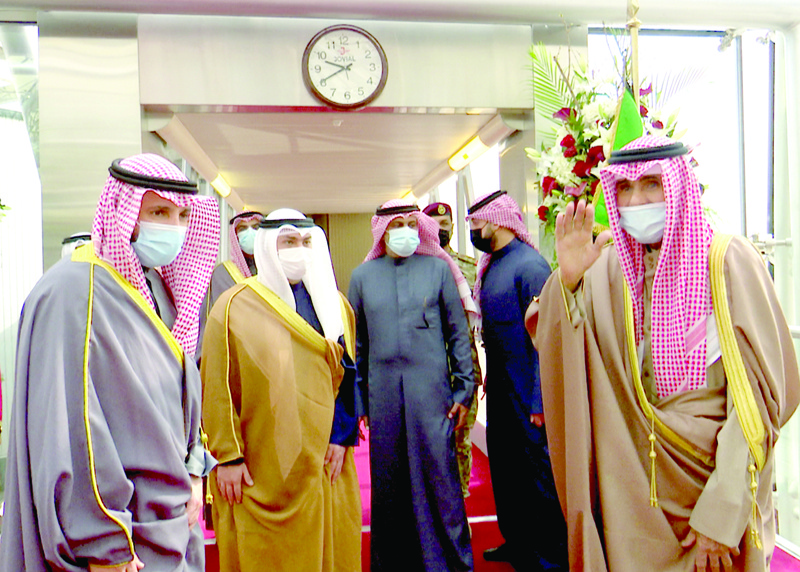 His Highness the Amir Sheikh Nawaf Al-Ahmad Al-Jaber Al-Sabah is seen off at the airport. - Amiri Diwan photos
