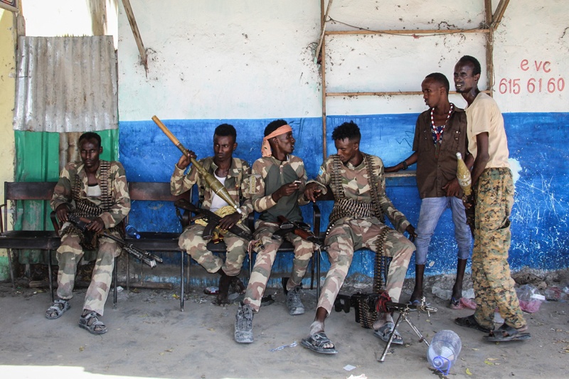MOGADISHU: Personnel of the Somali military force supporting anti-government opposition leaders rest along a street Sunday.-AFPn