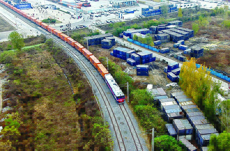 An aerial photo shows a China-Europe freight train bound for Helsinki, Finland departing from Putian Station of Zhengzhou, central China's Henan Province, on Nov 20, 2020. - Xinhua photos n