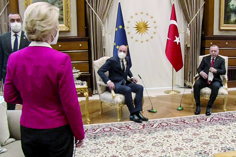 ANKARA: Turkish President Recep Tayyip Erdogan (right) receiving EU Council President Charles Michel (center) and President of EU Commission Ursula von der Leyen (left) at the Presidential Complex in Ankara.- AFPn