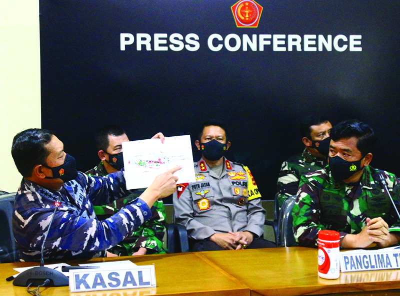 DENPASAR, Bali: Military chief Hadi Tjahjanto (front right) watches as his officer shows a diagram of the missing submarine during a press conference in Denpasar, Bali yesterday announcing the submarine that disappeared off the coast of Bali has been found cracked into pieces on the seafloor with all 53 crew killed in the disaster. - AFPnn