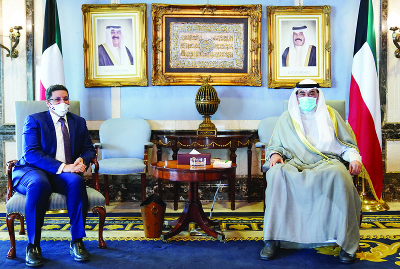 KUWAIT: His Highness the Prime Minister Sheikh Sabah Al-Khaled Al-Hamad Al-Sabah meets Yemeni Foreign Minister Dr Ahmad Awad bin Mubarak. - KUNAn