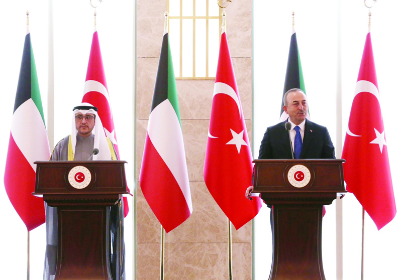 ANKARA: Kuwaiti Foreign Minister and Minister of State for Cabinet Affairs Sheikh Dr Ahmad Nasser Al-Mohammad Al-Sabah and his Turkish counterpart Mevlut Cavusoglu attend a press conference in Ankara, Turkey yesterday. - KUNAn