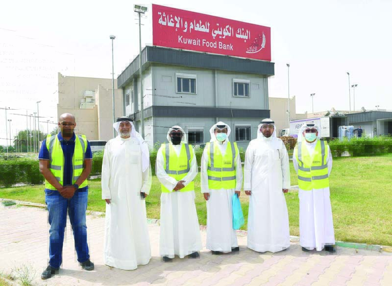 Kuwait Food Bank Vice Chairman Meshal Al-Ansari with Zain officials and the bank's team.nn