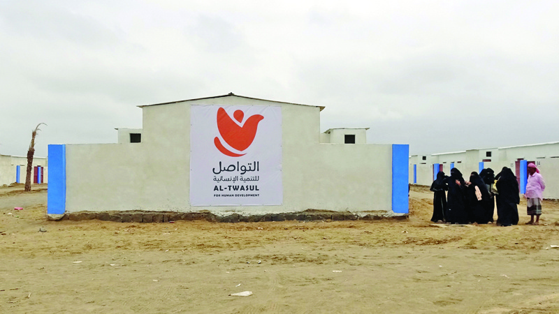 HODEIDA: Displaced Yemenis move to shelters provided by Kuwait's Rahma International Charity in Yemen's war-ravaged western province of Hodeida on Sunday. – AFP photosn