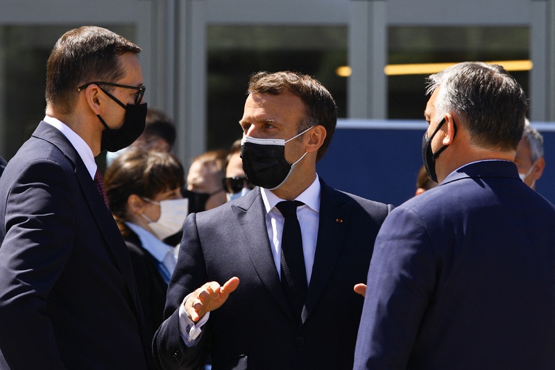 PORTO: France's President Emmanuel Macron (center) talks with Hungary's Prime Minister Viktor Orban (right) and Poland's Prime Minister Mateusz Morawiecki (left) after a meeting as part of the European Social Summit hosted by the Portuguese presidency of the Council of the European Union at the Palacio de Cristal in Porto. Macron  hosts African leaders and chiefs of global financial institutions for twin summit meetings in Paris today.-AFPn