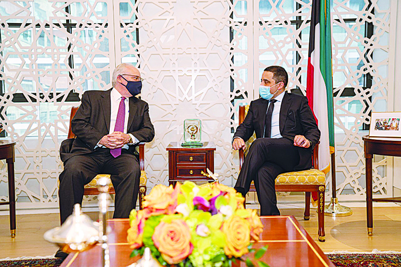 NEW YORK: Kuwait's Foreign Minister Sheikh Dr Ahmad Nasser Al-Mohammad Al-Sabah meets US Special Envoy for Yemen Tim Lenderking. - KUNAn