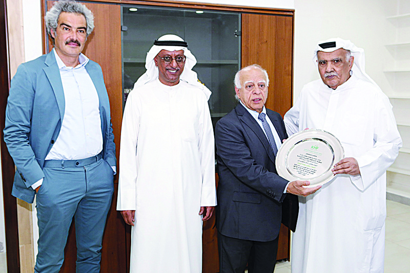 KUWAIT: Chairman of Kuwait Humanitarian Friendship Society Ahmad Al-Sarraf honors Yahya Al-Bassam.n