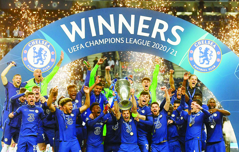 PORTO: Chelsea's Spanish defender Cesar Azpilicueta (center) celebrates with the trophy after winning the UEFA Champions League final football match at the Dragao stadium in Porto on Saturday. - AFPnn